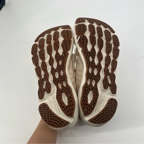 Altra Cream Athletic Athleisure Wide Toe Bed Lace Up Running Sneakers Men's 9.5 - Picture 8 of 9